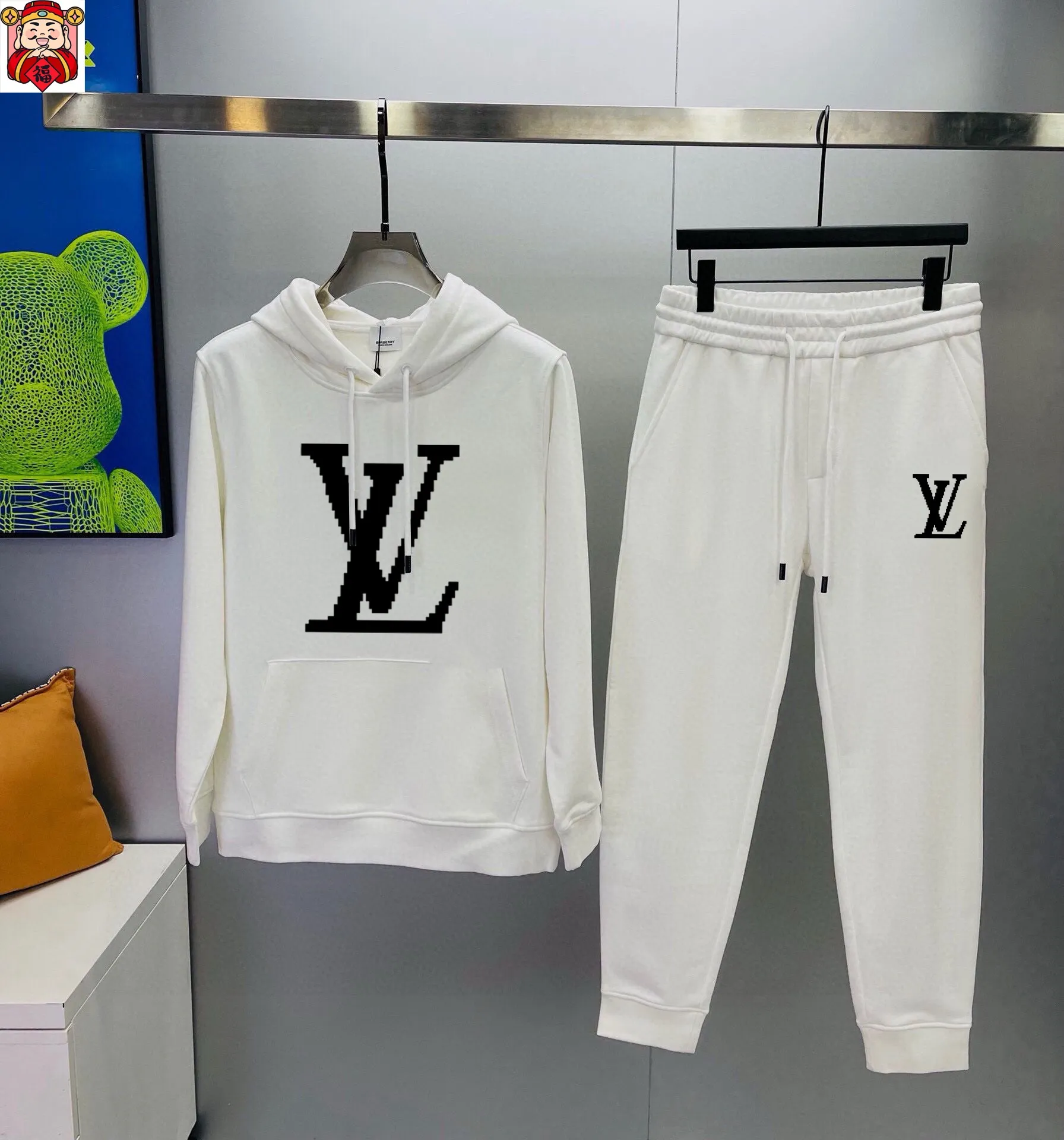 🅿️400 [LV Louis Vuitton] (Fat Man Gospel) hot-selling suit is coming. Focus on the original version of the official website. 2025 new hot-selling cardigan sweater suit. The original order is the best 🇭🇰. It is the meticulous work of top designers for a fitting and perfect upper body effect. 100% natural high-quality Roman cotton, close-fitting comfort, noble and elegant! Original hardware embodies elegance and nobility! Counter size: M-5XL (maximum wear up to 220 pounds)